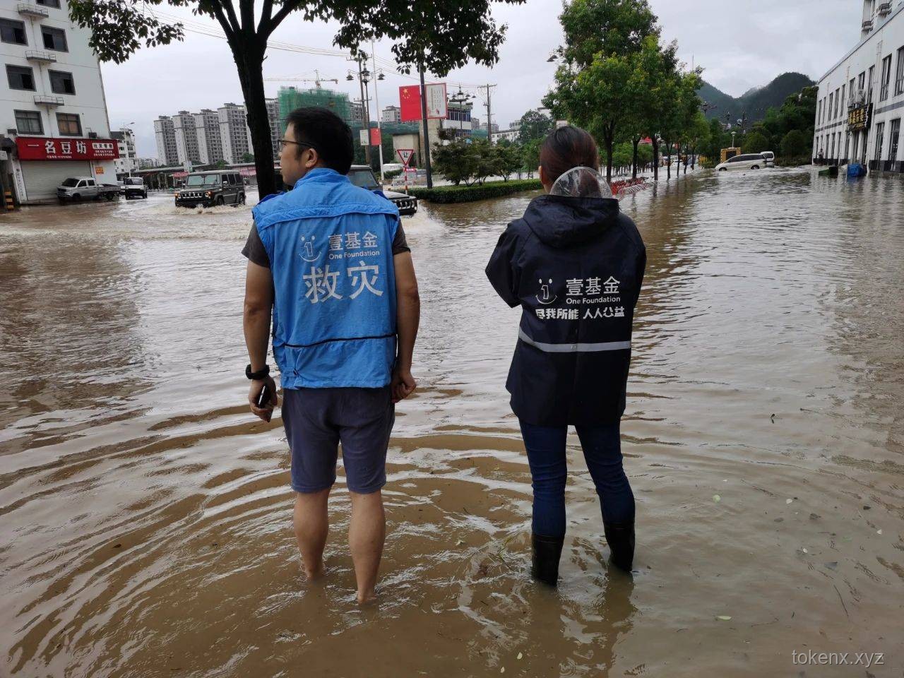 暴雨高考日应急响应：张桂梅求助民警案例研究